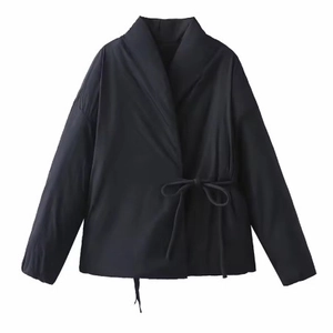 Veste kimono en coton noir pour femme avec taille nouée sur le côté et col en V élégant