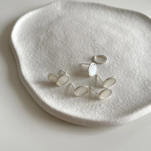Minimalist 925 sterling silver oval hoop earrings with mother of pearl inlay on ceramic