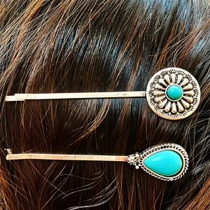 Retro turquoise alloy flower hair clips in bohemian style worn on brown hair 2-piece set