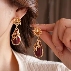 Vintage Flower Water Drop Earrings With Silver Earring Post Alloy Rhinestone Red Resin For Women Retro Luxury Style