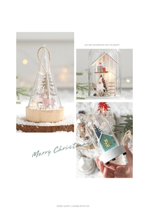 Vue détaillée d'un dôme en verre de Noël avec Père Noël et paysage enneigé