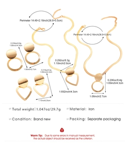 Detailed size specifications for gold heart and round pendant necklace and earrings set