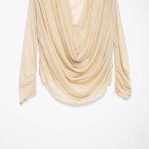 Slim fit V-neck long sleeve T-shirt with elegant draped pleats in light beige