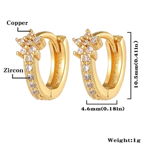 Detalle de los pendientes de aro de cobre con circonitas y marcas de medida 10,5 mm