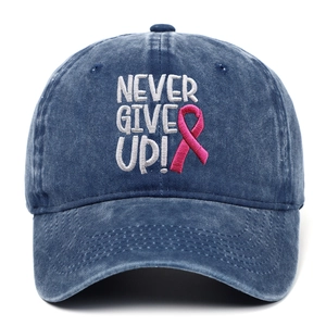 Blaue Baseballkappe aus Baumwolle mit NEVER GIVE UP Stickerei und rosa Schleife