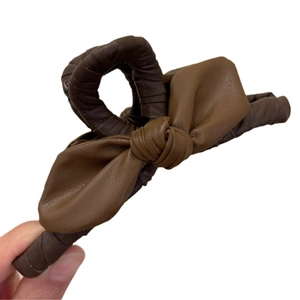 Pinza per capelli vintage in pelle con fiocco e design a blocchi di colore bicolore