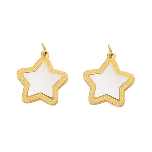 Détail de breloques en étoile plaquées or avec incrustation de nacre pour bijoux