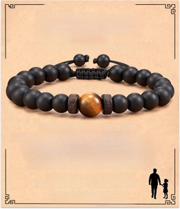 Bracelet pour hommes en œil de tigre et onyx noir sur carte cadeau pour papa
