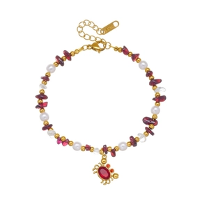 Bracelet à breloque crabe fait main avec pierres rouges, perles blanches et chaîne dorée