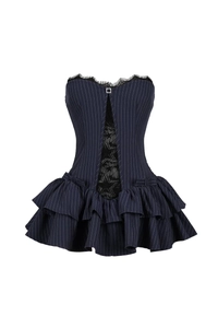 Détail d'un corset à rayures tennis avec bordure en dentelle et ourlet à volants