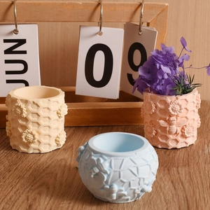 Detailed relief sunflower and honeycomb patterns on cylinder silicone storage mold