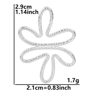 Detailed size specifications for silver flower charm measuring 2.9cm by 2.1cm