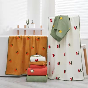 Absorbent Coral Fleece Bath Towel With Fruit Embroidery Scalloped Edge For Bathroom Hanging Soft Face Towel