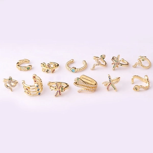 Set di 12 ear cuff dorati a forma di serpente e foglie con zirconi multicolore