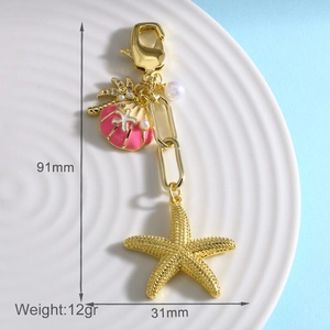 Detailed view showing the 91mm length and 31mm width of the golden starfish keychain