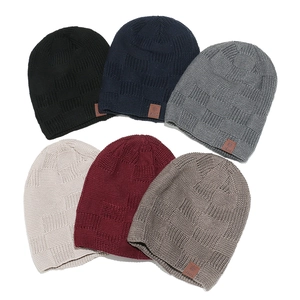 Berretto in Maglia Invernale da Uomo Caldo Spesso Motivo a Scacchi Slouchy Skull Cap Con Toppa in Pelle Per Sport All'aperto
