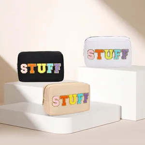 Trousses de toilette de voyage imperméables avec écussons STUFF en trois coloris