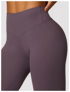Detail of high-waist yoga pants with V-shaped stitching for tummy control and support
