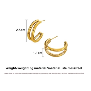 Detailed view of gold C-shaped stainless steel earrings with 2.5cm height and 3g weight