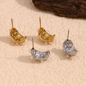 Boucles d'oreilles lune en forme d'éventail or 18K et argent avec perles