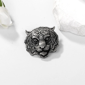 Vintage silver tiger head brooch with detailed metal texture for men suit accessory