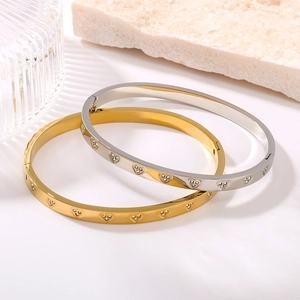 Minimalist heart-shaped crystal titanium steel bracelets in gold and silver finish