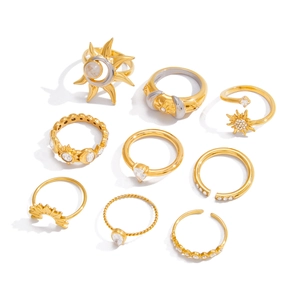 9-teiliges goldenes Titanstahl Ring-Set mit böhmischen Himmelsmotiven wie Sonne und Mond