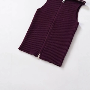 Haut débardeur en tricot côtelé violet foncé avec fermeture éclair en métal intégrale