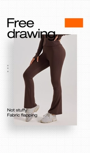 Détail du pantalon de yoga évasé marron à taille haute en tissu respirant et extensible