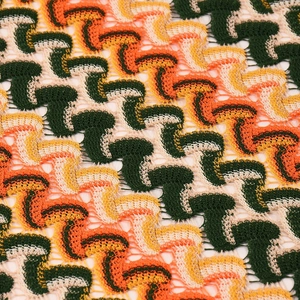 Vue macro détaillée de la texture en maille ondulée avec du fil multicolore à motif zigzag