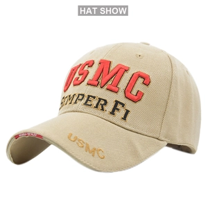 Détail de la broderie 3D USMC Semper Fi sur casquette de baseball militaire kaki
