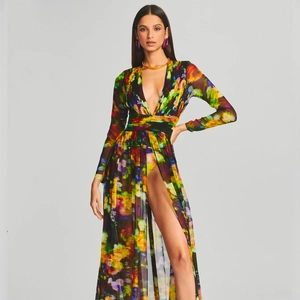 Two-piece floral maxi dress with deep V-neck, long sleeves and high slit beach style