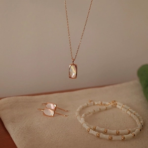S925 sterling silver shell pendant necklace and earrings set in elegant rose gold finish