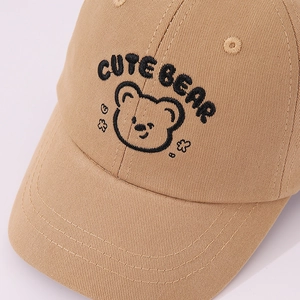 Casquette en coton kaki pour tout-petits avec broderie d'ours mignon et texte noir
