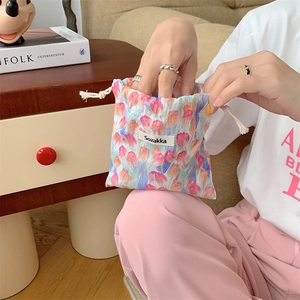 Floral drawstring organizer bag with tulip print and cotton ropes for cosmetics storage