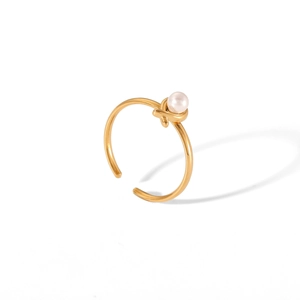 Detail of 18K gold plated bow ring featuring a white pearl on a hammer texture band