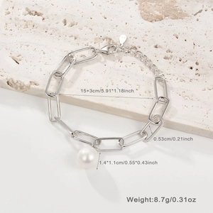 Detail view of 925 silver link bracelet with dimensions and natural pearl charm