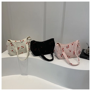 Borsa sottobraccio in velluto a coste con ricamo a ciliegia in bianco, nero e rosa