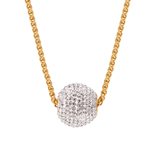 Collana elegante in acciaio al titanio dorato con pendente a sfera con cristalli su bianco