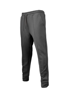 Dettaglio dei pantaloni jogger grigio scuro con trama diagonale e coulisse in vita