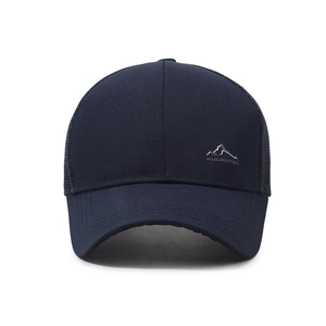 Casquette trucker en maille respirante bleu foncé avec logo montagne pour le soleil