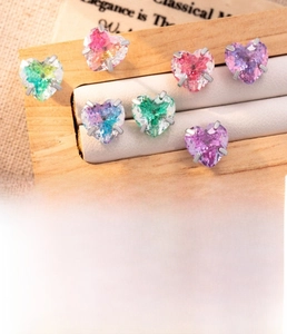 Detail of 8mm heart-shaped zircon ear stud with titanium steel gradient crystal screw back