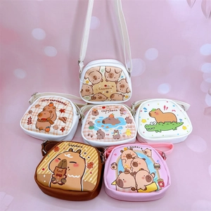 Detaillierte Sammlung süßer Umhängetaschen mit Capybara-Print für Kinder in Farben
