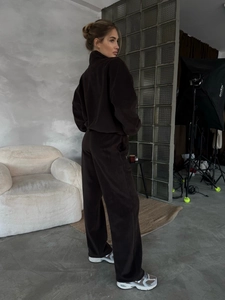 Dunkelbraunes Fleece-Set für Damen mit Reißverschluss-Oberteil und High-Waist-Hose