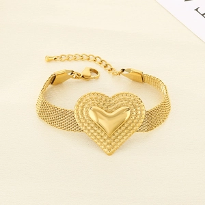 Goldenes Gliederkettenarmband mit 3D-Herzanhänger, Karabinerverschluss und Verlängerung