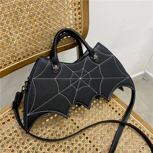 Schwarze Halloween Fledermaus PU Leder Handtasche und stylische Umhängetasche mit Naht.