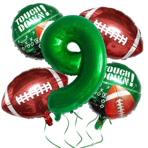 Détail du kit ballons football avec chiffre 9 vert et décorations Touch Down en aluminium
