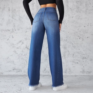 Detail van vintage wassing denim jeans met rafelige zoom en achterzak ontwerp details