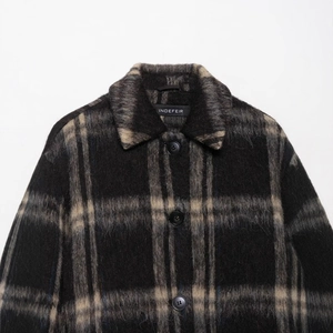 Veste en laine minimaliste pour femme avec motif à carreaux gris foncé et manches longues