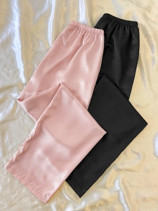 Flachbild von Satin-Pyjamahosen in Pink und Schwarz mit elastischem Bund-Detail